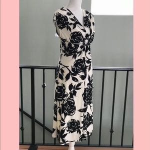 Evan Picone Floral Knit Short Sleeve Dress in Black & Light Cream Size Medium
